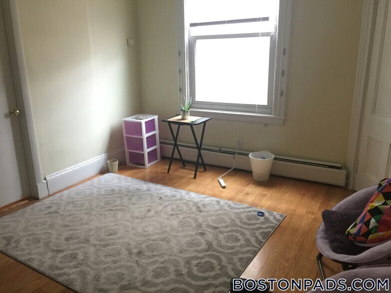 Building Photo - 35 Brookline St