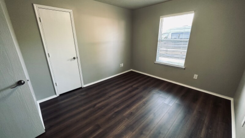Building Photo - 1013 Chesterfield Dr
