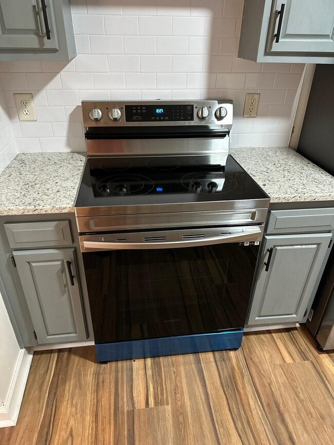 Building Photo - 108 Marshall Dr