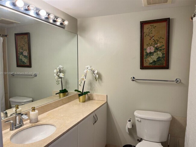 Building Photo - 1750 N Bayshore Dr