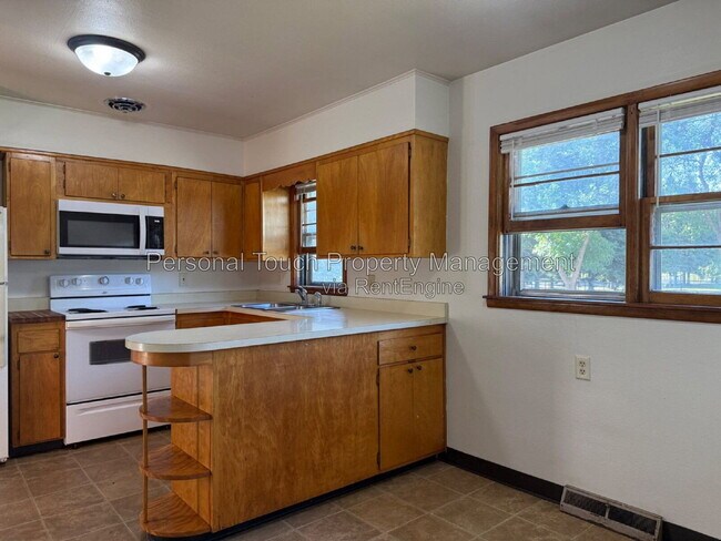 Building Photo - 1818 5th Ave S