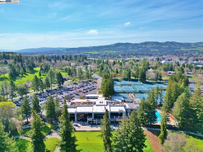 Building Photo - 535 Cambrian Way