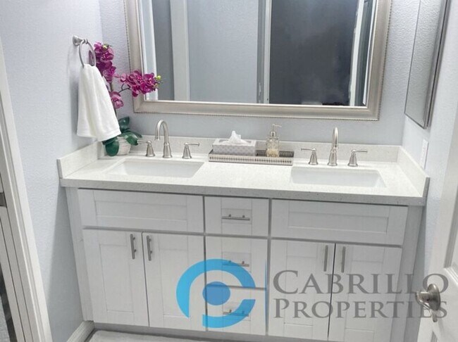 Building Photo - 640 Camino De Ln