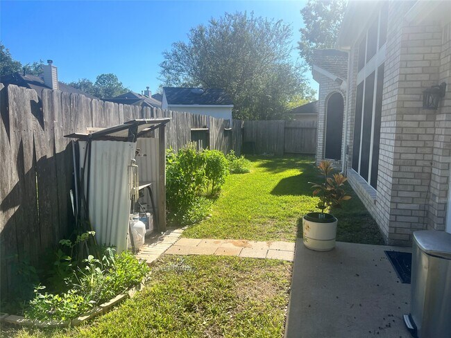 Building Photo - 6207 Harrison Ct