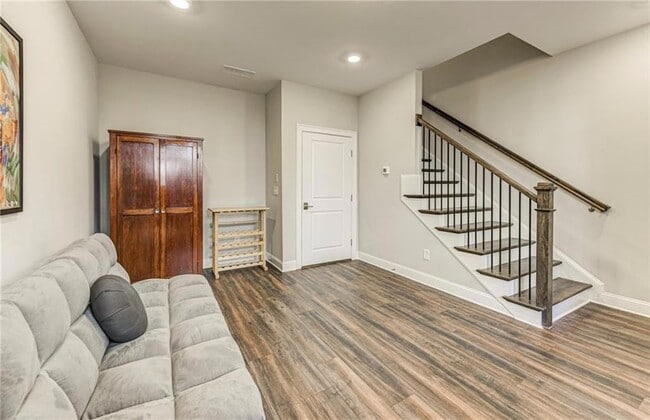 Building Photo - 4321 Parkside Pl