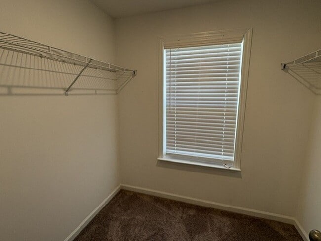 Building Photo - 1007 Linsmore Ave