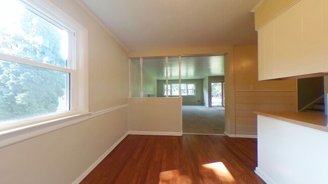 Building Photo - 3 Bedroom 1.5 Bathroom Single Family Home ...