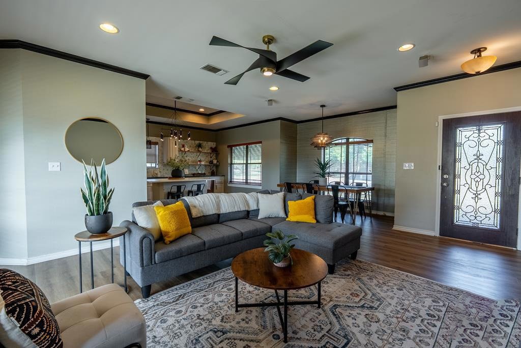 Building Photo - 6013 Stratford Ave