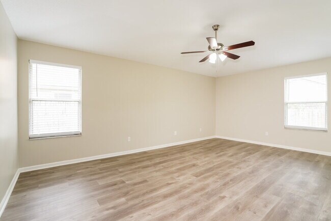 Building Photo - 571 Charles Pinckney St