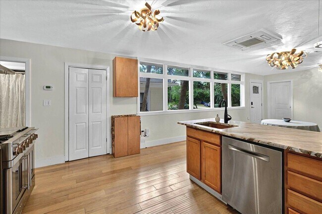 Building Photo - 1205 Gardenia Dr