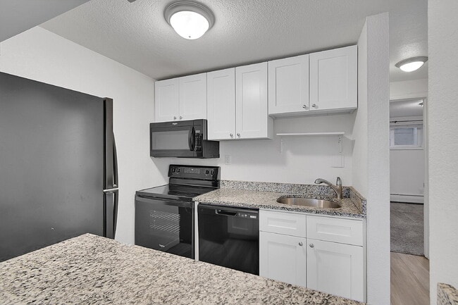 Building Photo - $1,475.00 - 2 Bedrooms, 1 Bathroom, Condo in Denver with Cozy Carpet!