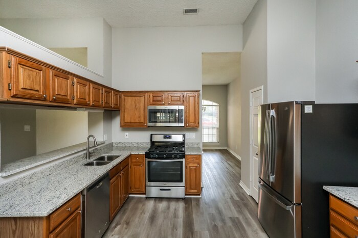 Building Photo - 819 Crooked Creek Ln