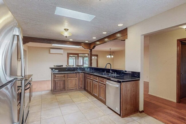 Building Photo - 501 Calle De