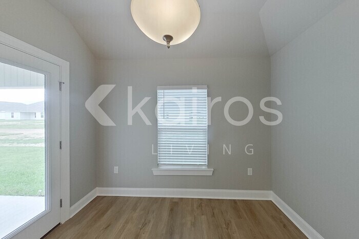Building Photo - 13790 Pinyon Dr