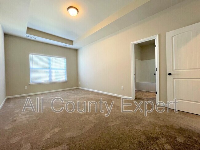 Building Photo - 599 Oakside Pl