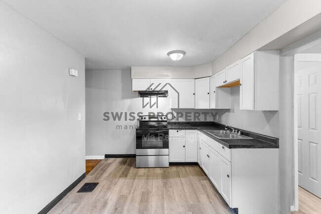 Building Photo - 386 S Napoleon Ave