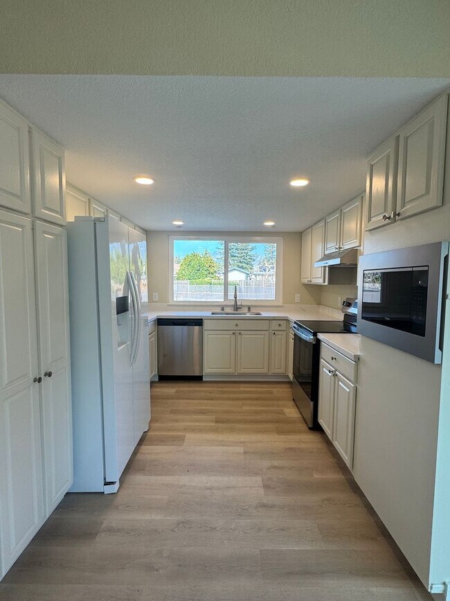 Building Photo - VAILABLE NOW! G O R G E O U S Single Story 3 Bed 2 Bath with Pool