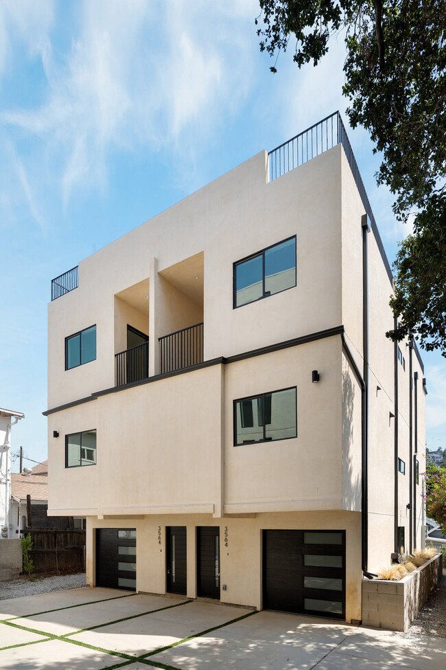 Building Photo - 3564- 3566 Eagle Rock Blvd Los Angeles, CA...