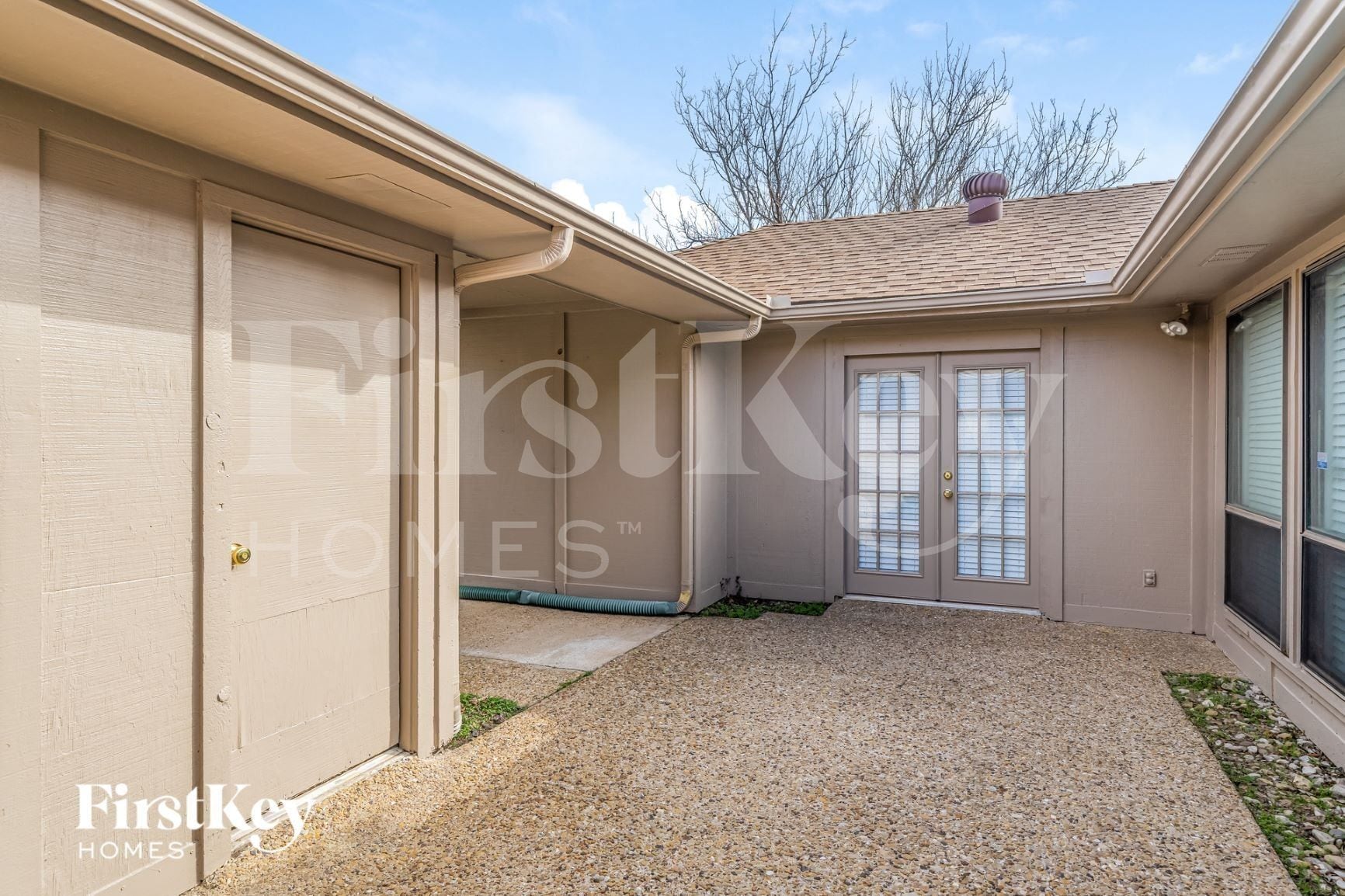 Building Photo - 3941 Los Robles Dr