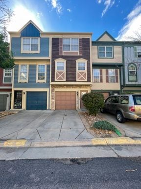 Building Photo - Beautiful 2-Bedroom Townhome in Aurora – Community POOL - Available NOW!