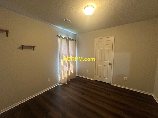 Building Photo - Great 4 Bedroom for rent!