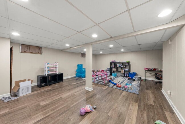 Building Photo - 1620 Lucylle Ave