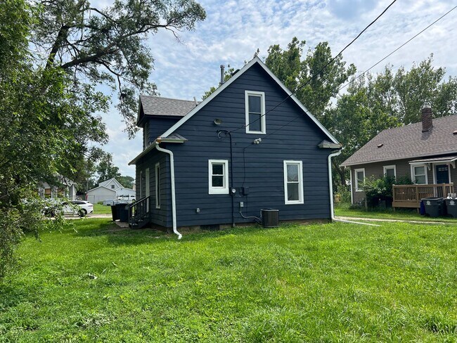 Building Photo - 2538 4th Ave