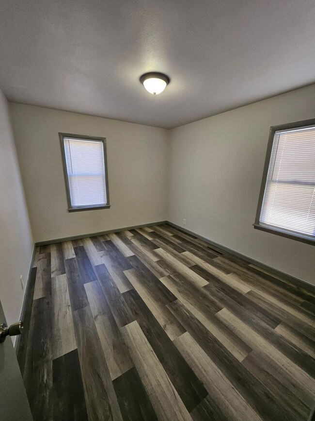 Building Photo - Carthage House!  2 Bedroom 1 Bath  with Ba...