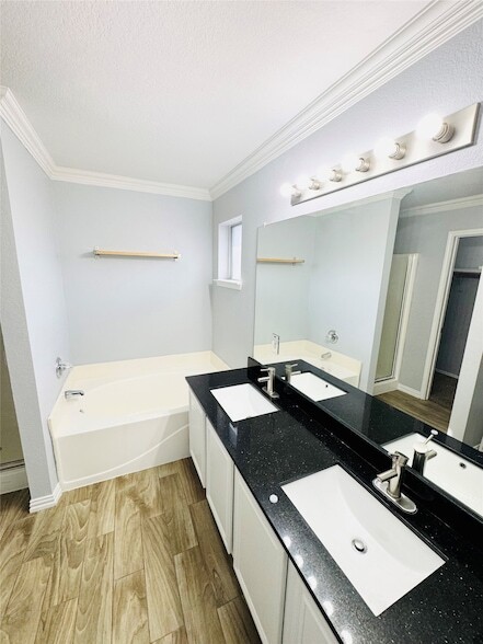 Building Photo - 3035 Parkline Trail