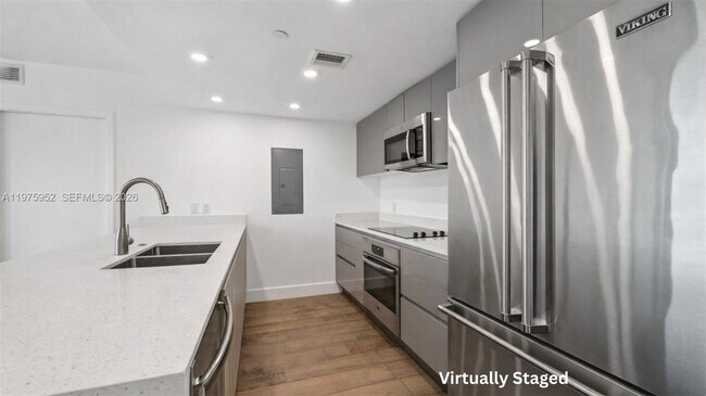 Building Photo - 13800 Highland Dr