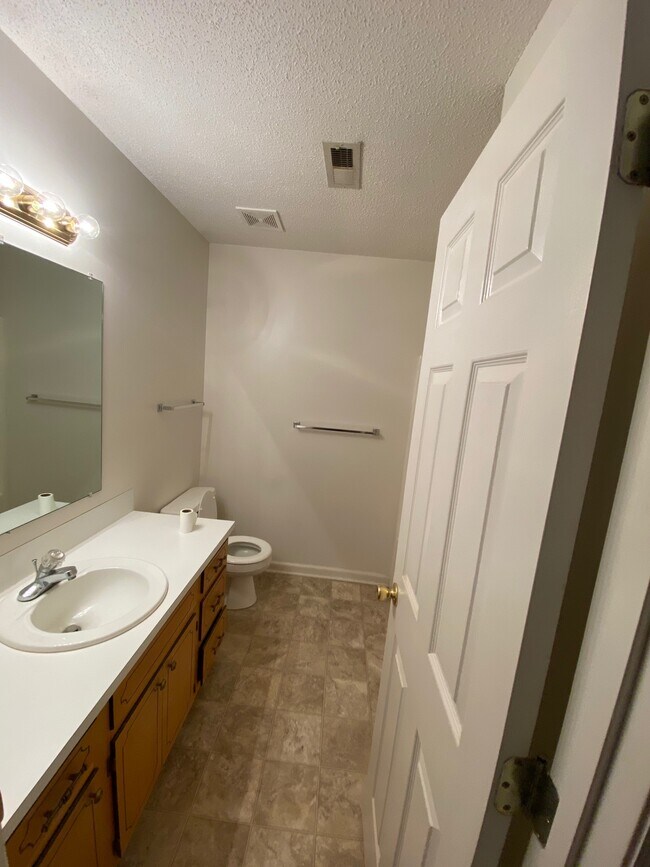 Building Photo - 2621 31st Avenue Ct NE