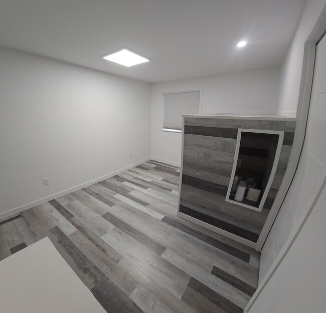 Building Photo - Newly Remodeled Home
