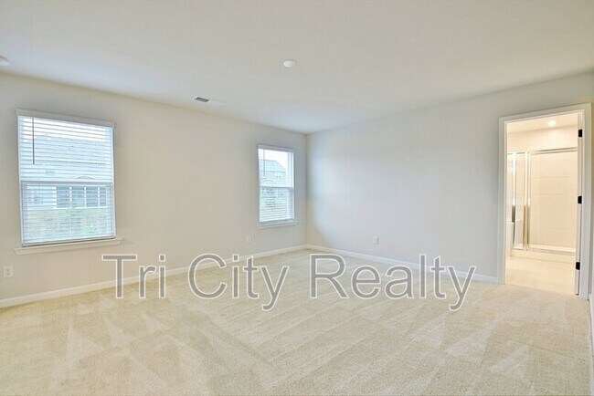 Building Photo - 504 Albertson Ave