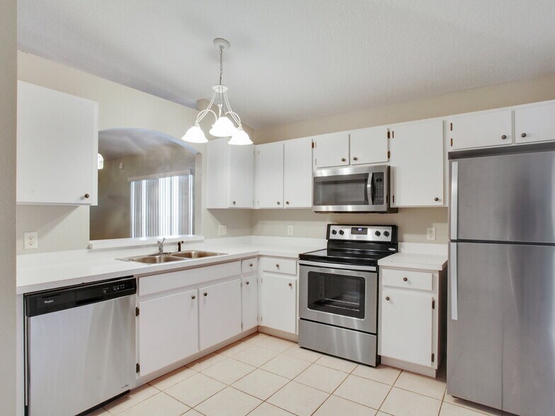 Building Photo - 926 Lake Shore Ranch Dr