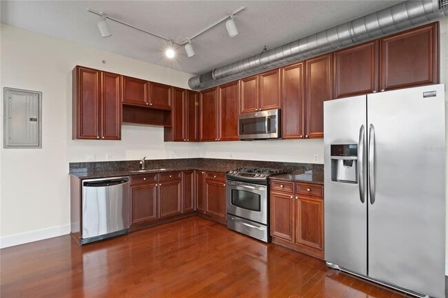 Building Photo - 150 E Robinson St