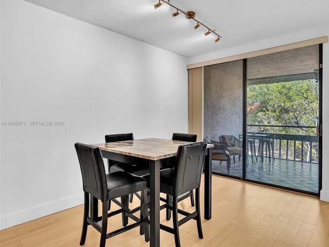 Building Photo - 770 NE 199th St