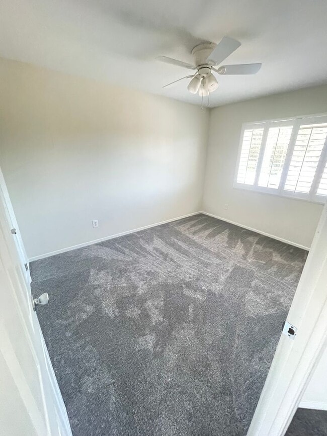 Building Photo - Live Large in this Outstanding 4 bed / 3 bath