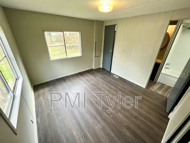 Building Photo - 9049 County Rd 427