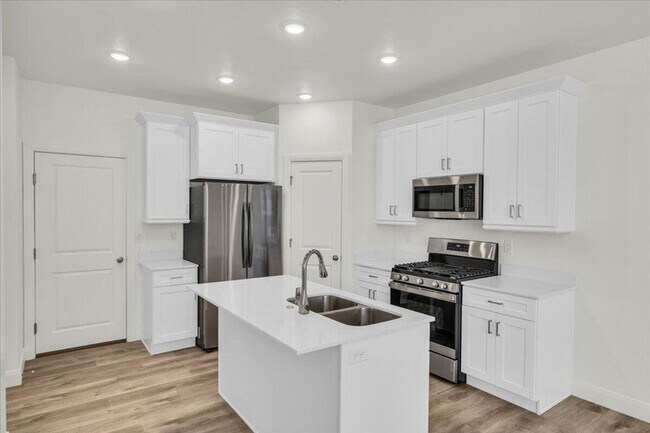Building Photo - MODERN 3-BEDROOM TOWNHOME IN DESERT COLOR ...