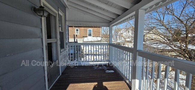 Building Photo - 708 Linden St