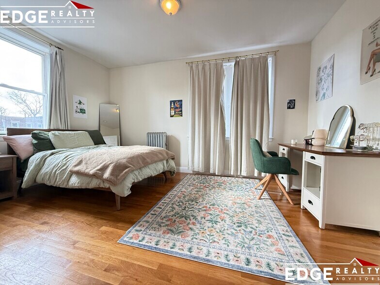 Building Photo - 72 Egmont St