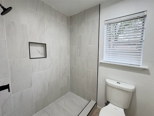 Building Photo - 918 Bolton Ct