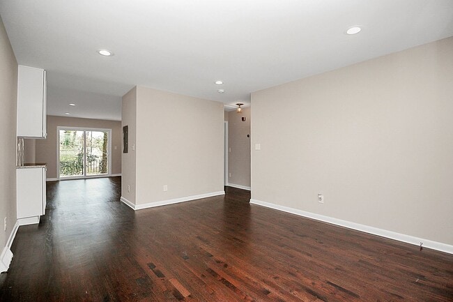 Building Photo - Modern NoDa Duplex Available Today!