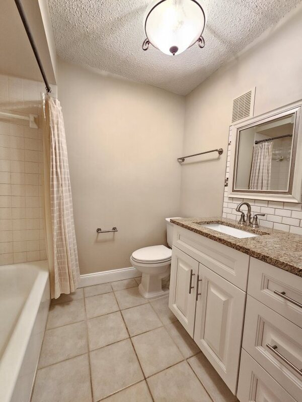 Building Photo - 4595 Chancellor St NE