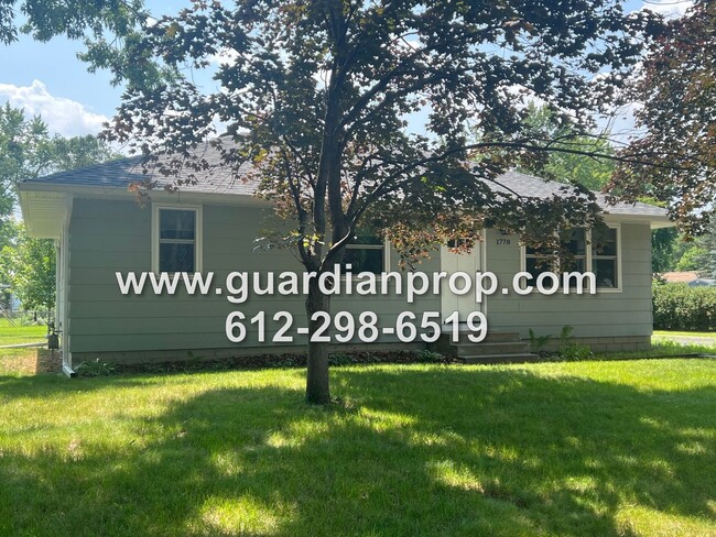 Building Photo - Shoreview House Available September 1st, U...
