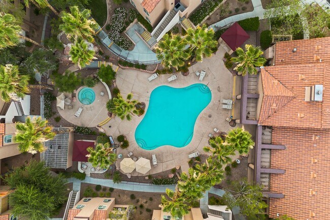 Building Photo - 3 Bedroom Condo at THE LAKES!