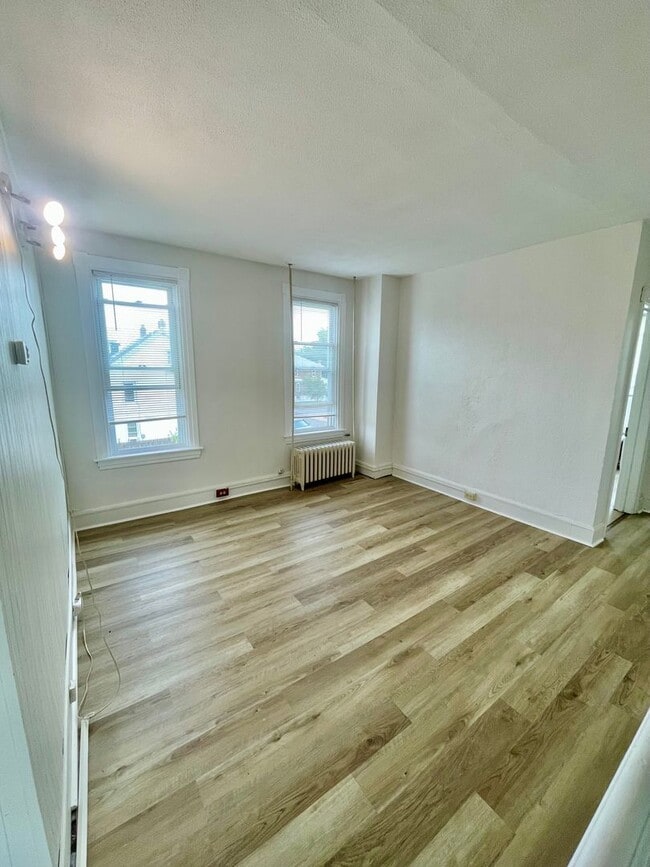 Building Photo - 112-114 Berks St.