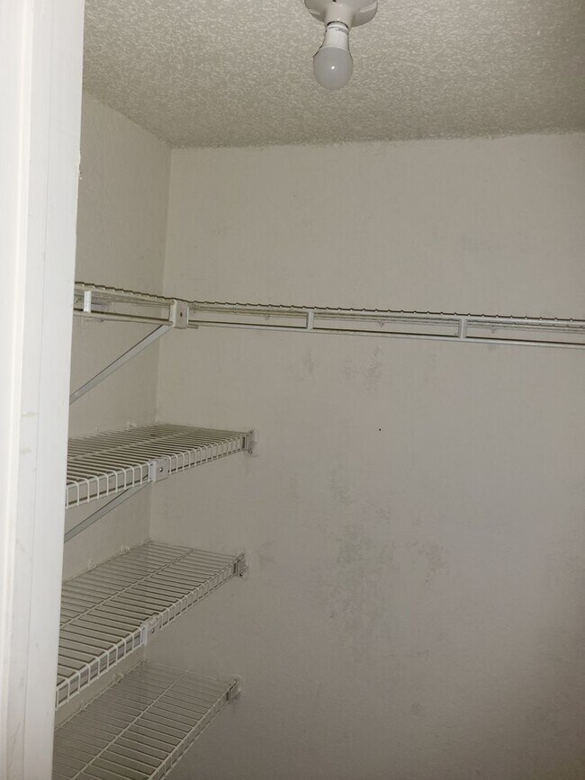 Building Photo - 1741 Crest Grove Dr