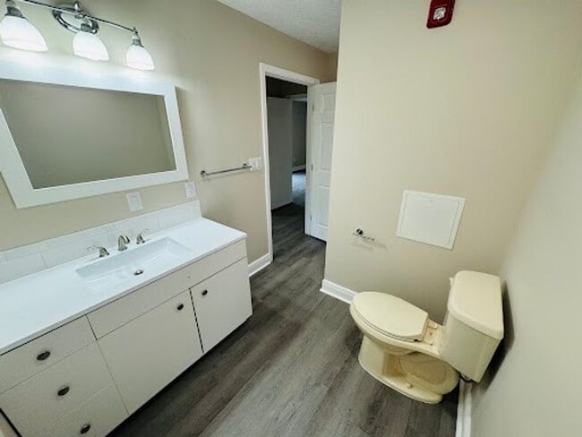 Building Photo - 363 Mansion Ave