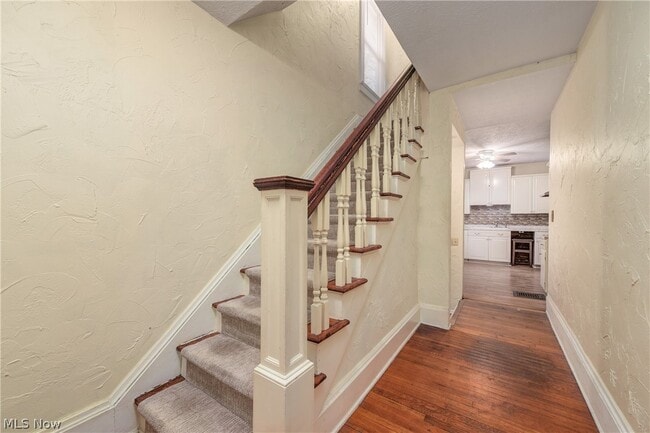 Building Photo - 37948 Barnes Ct